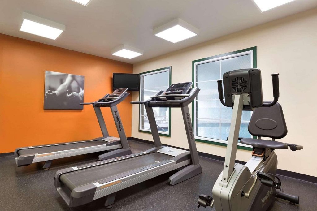 Country Inn & Suites by Radisson, Myrtle Beach, SC, room with private jacuzzi, photo 7