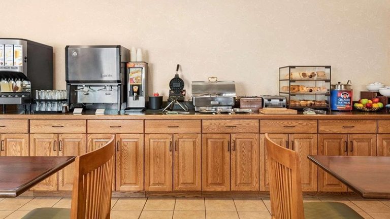 Country Inn & Suites by Radisson, Peoria North, IL