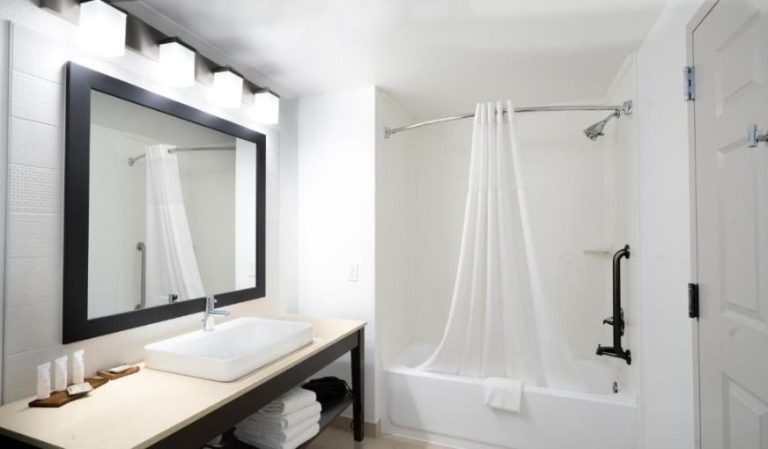 Country Inn & Suites by Radisson, State College (Penn State Area)