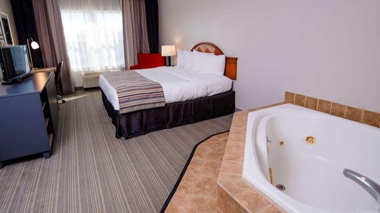 Country Inn & Suites by Radisson​