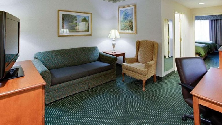 Country Inn & Suites by Radisson​