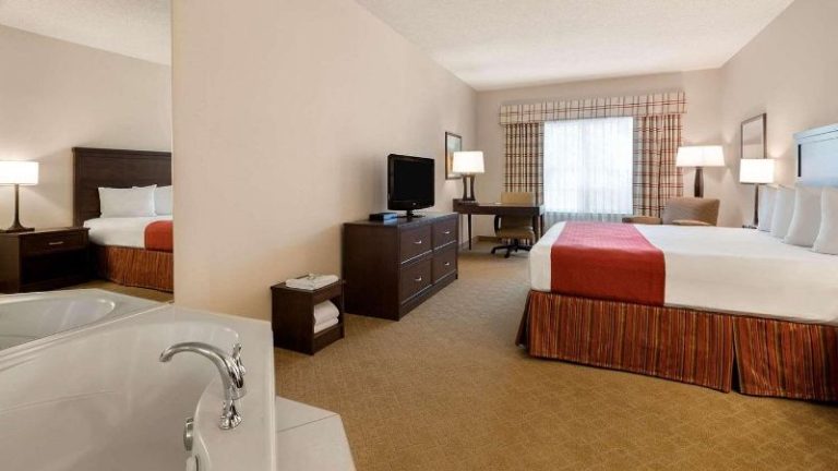 Country Inn & Suites by Radisson, Calgary-Airport, AB