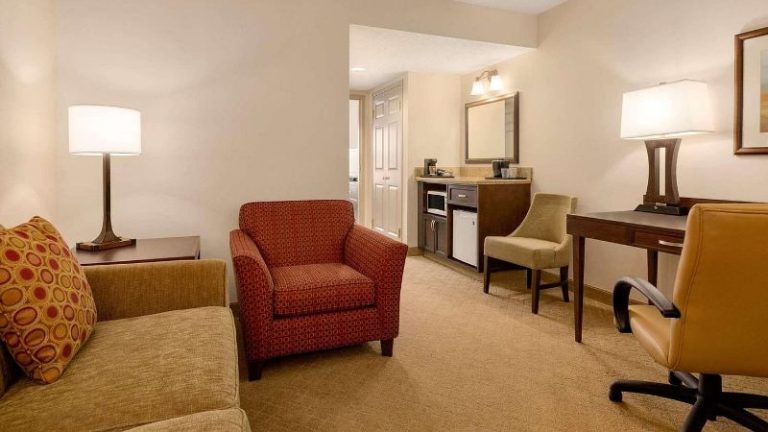 Country Inn & Suites by Radisson, Calgary-Airport, AB