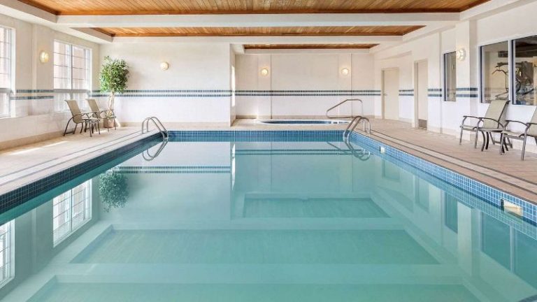 Country Inn & Suites by Radisson, Calgary-Airport, AB