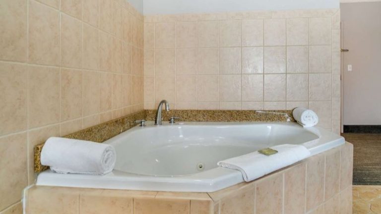 Country Inn & Suites by Radisson, Toledo South, OH