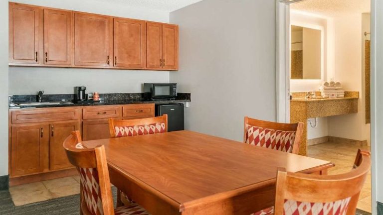 Country Inn & Suites by Radisson, Toledo South, OH