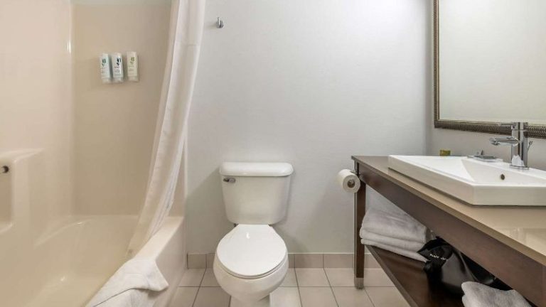 Country Inn & Suites by Radisson, Watertown, SD