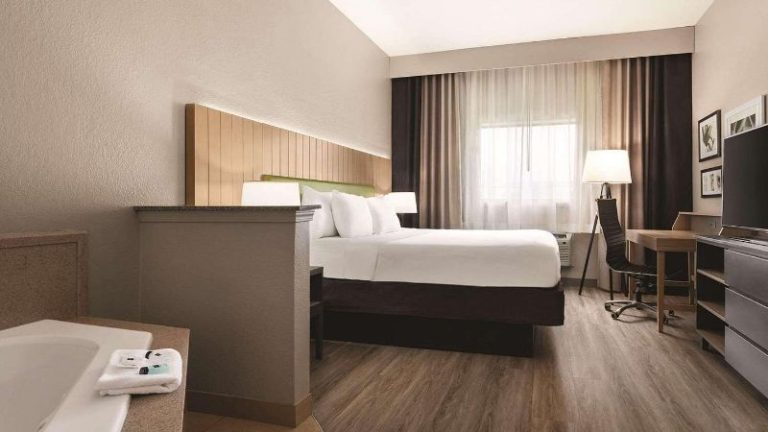 Country Inn & Suites by Radisson, Byram/Jackson South, MS