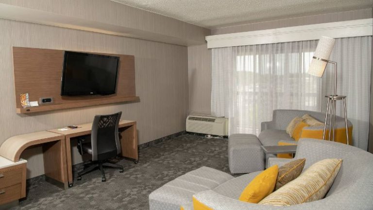 Courtyard by Marriott Erie Ambassador Conference Center