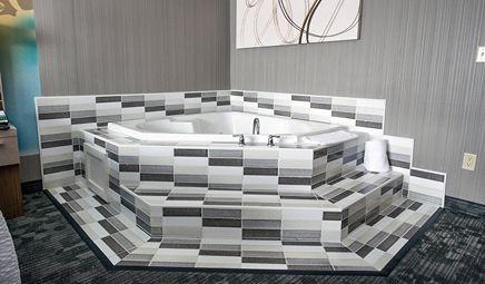 Courtyard by Marriott Norwich 1 - jacuzzi hotel room
