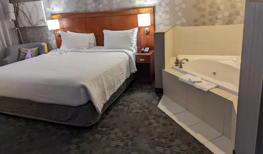 Courtyard by Marriott Toronto Brampton