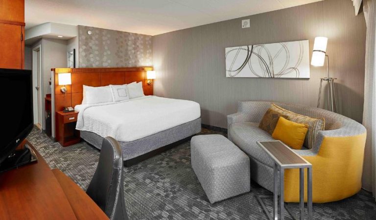 Courtyard by Marriott Toronto Brampton