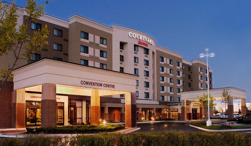 Courtyard by Marriott Toronto Brampton, room with private jacuzzi, photo 8