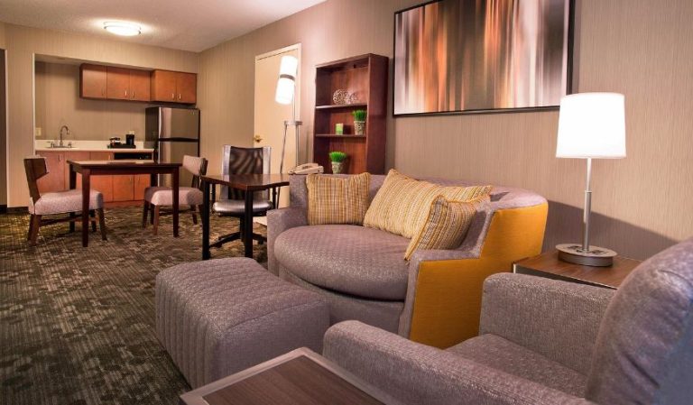 Courtyard by Marriott Tysons McLean