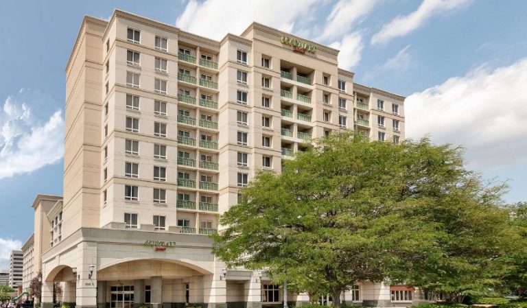 Courtyard by Marriott Tysons McLean