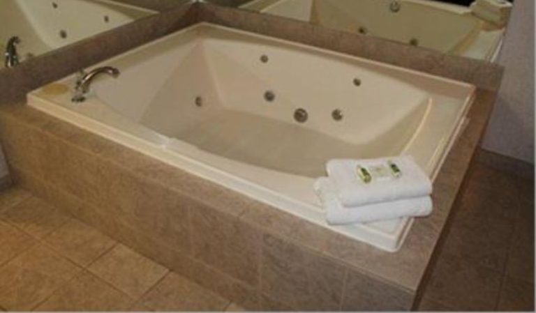 Crown Choice Inn & Suites Lakeview & Waterpark