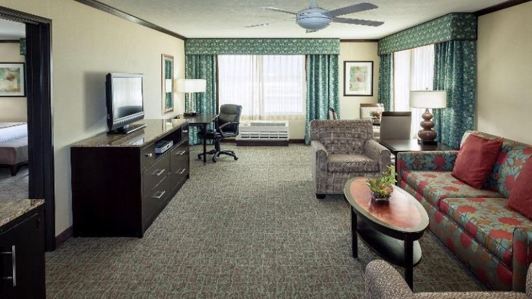 Crowne Plaza Anchorage-Midtown, an IHG Hotel
