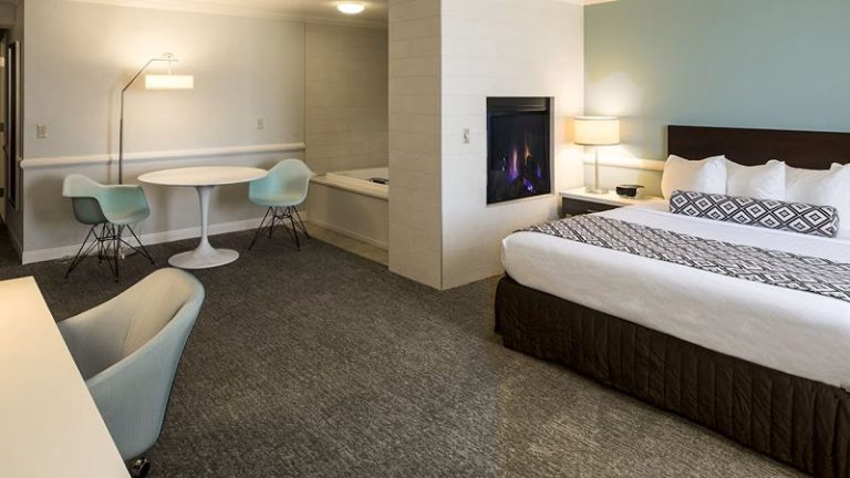 Crowne Plaza Suites Pittsburgh South, an IHG Hotel