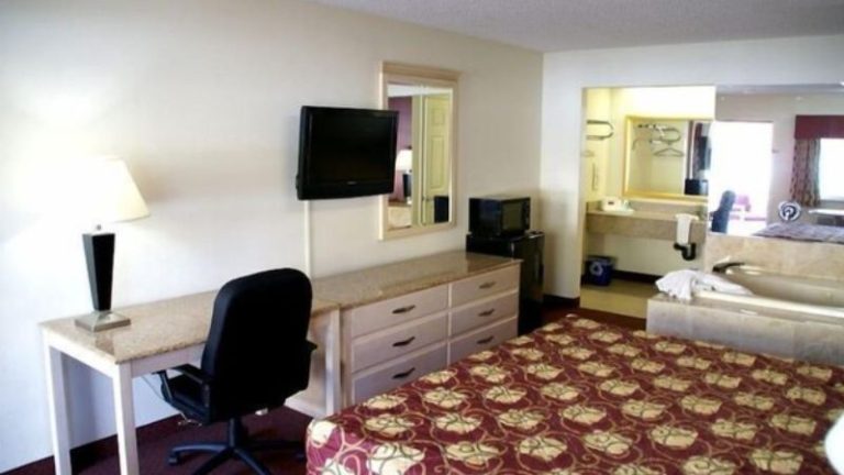 Crystal Inn & Suites