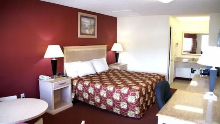 Crystal Inn & Suites