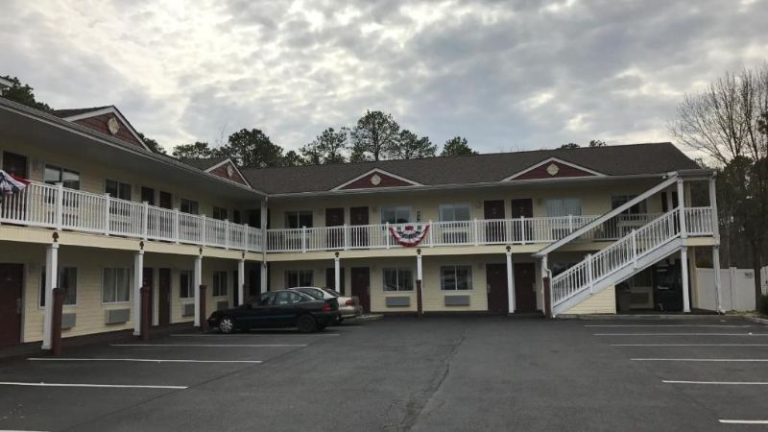Crystal Inn & Suites