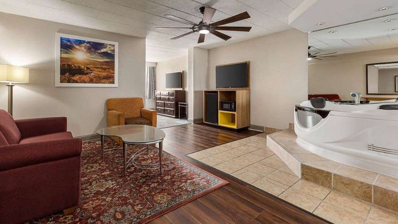 Days Hotel by Wyndham Allentown Airport / Lehigh Valley