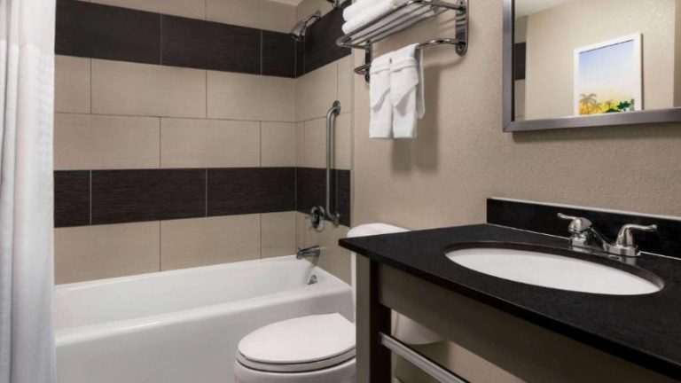 Days Hotel by Wyndham Allentown Airport / Lehigh Valley