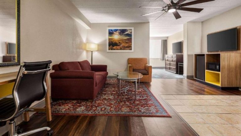 Days Hotel by Wyndham Allentown Airport / Lehigh Valley