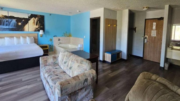 Days Inn By Wyndham Ozark Springfield