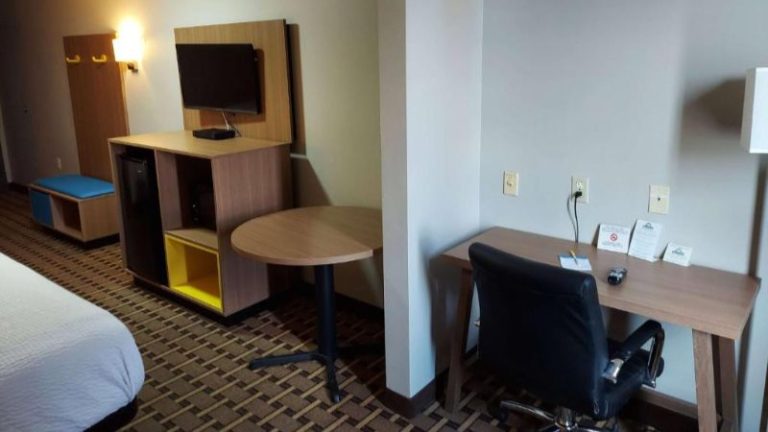 Days Inn & Suites by Wyndham Huntsville