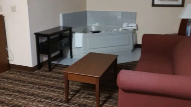Days Inn & Suites by Wyndham Fargo 19th Ave/Airport Dome
