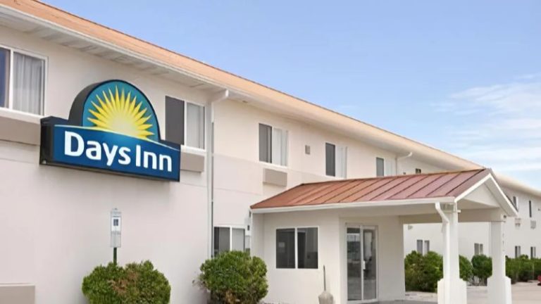 Days Inn & Suites by Wyndham Fargo 19th Ave/Airport Dome