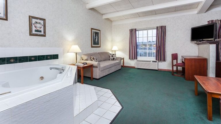 Days Inn & Suites by Wyndham Lexington