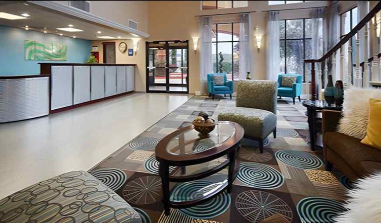 Days Inn & Suites by Wyndham Sam Houston Tollway