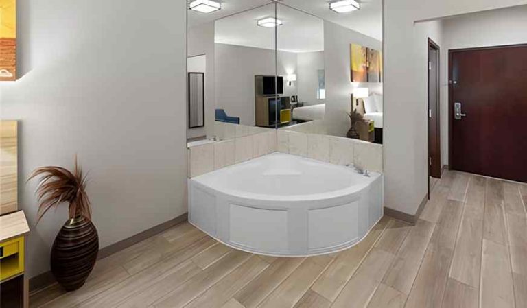 Days Inn & Suites by Wyndham Sam Houston Tollway