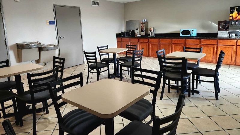 Days Inn & Suites by Wyndham Thibodaux, room with private jacuzzi, photo 7