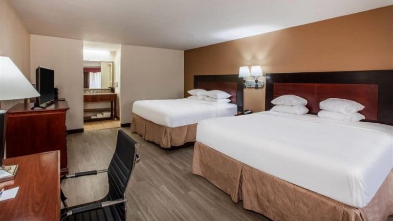 Days Inn & Suites by Wyndham Tyler