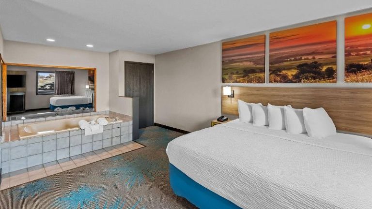 Days Inn & Suites by Wyndham des Moines Airport