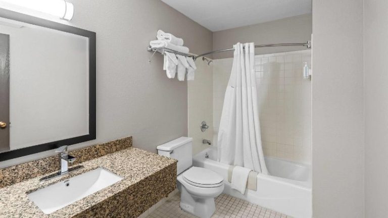 Days Inn & Suites by Wyndham des Moines Airport