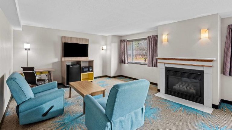 Days Inn & Suites by Wyndham des Moines Airport