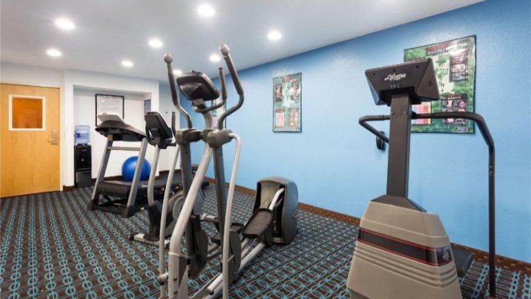 Days Inn & Suites by Wyndham Bloomington/Normal IL