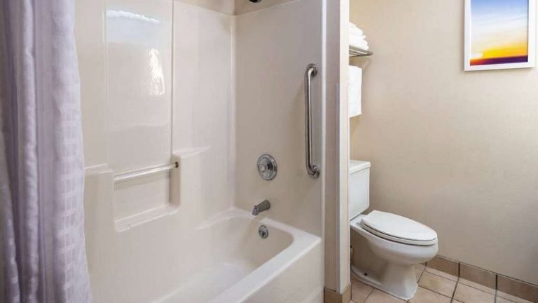 Days Inn & Suites by Wyndham Madison