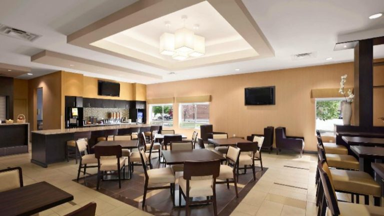 Days Inn & Suites by Wyndham Winnipeg Airport Manitoba