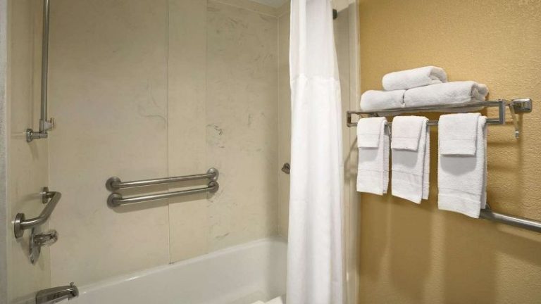 Days Inn by Wyndham Airport Nashville East