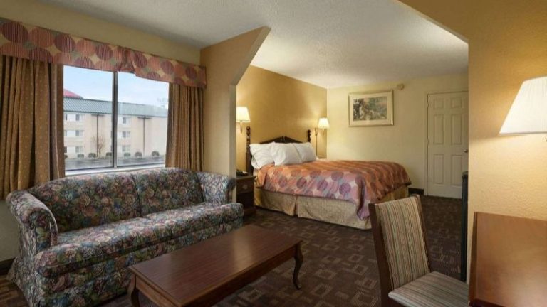 Days Inn by Wyndham Airport Nashville East