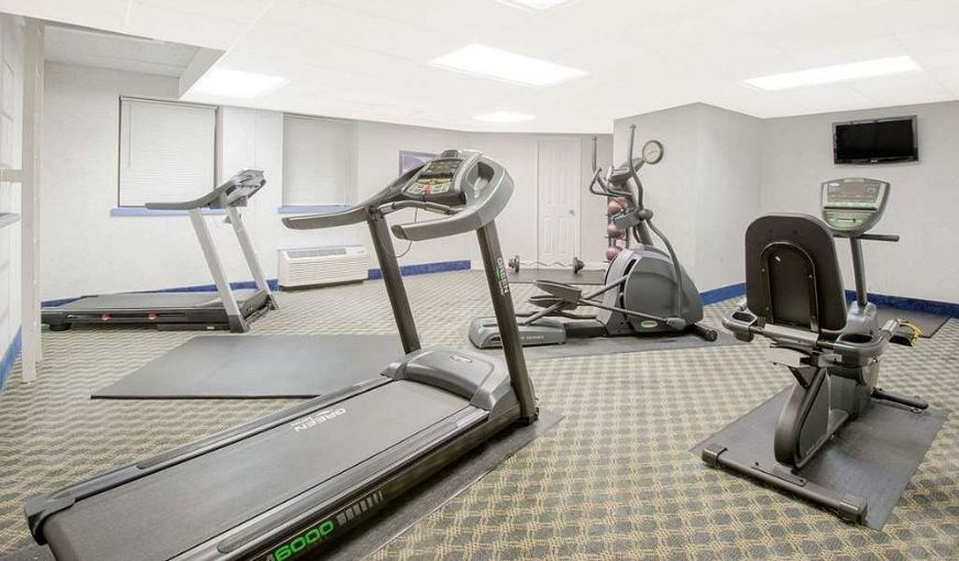 Days Inn by Wyndham Gettysburg, room with private jacuzzi, photo 6