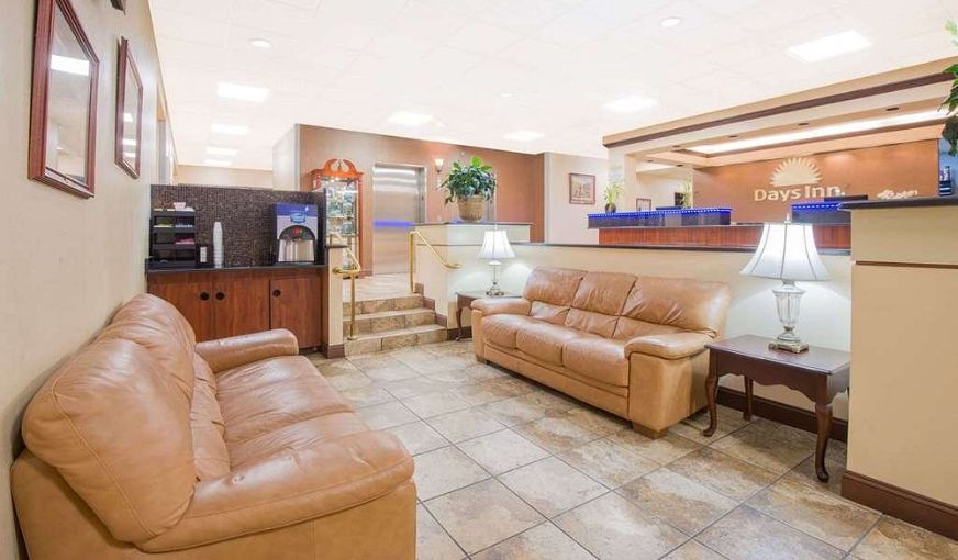 Days Inn by Wyndham Gettysburg, room with private jacuzzi, photo 7