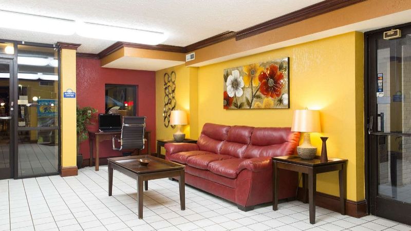 Rodeway Inn High Point – Archdale, room with private jacuzzi, photo 3