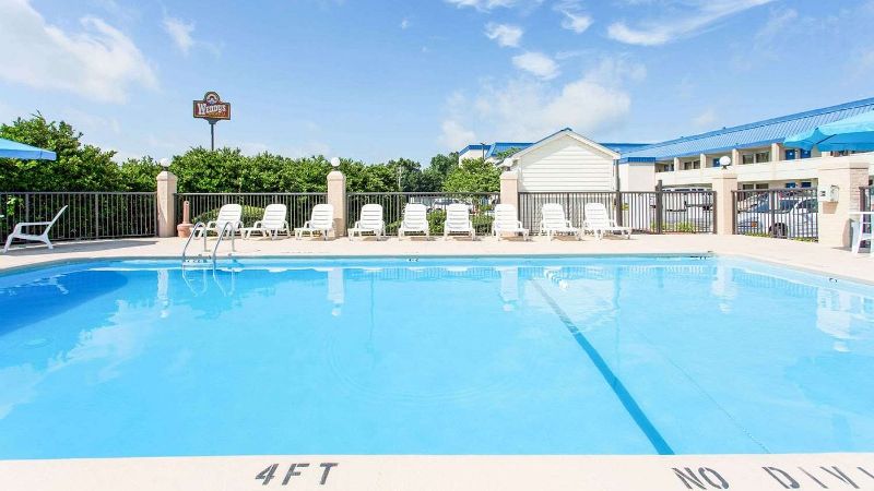 Rodeway Inn High Point – Archdale, room with private jacuzzi, photo 4