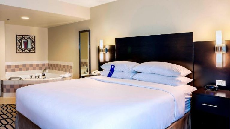 Delta Hotels by Marriott Fargo